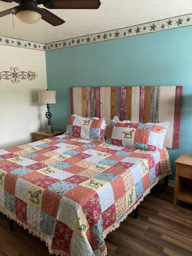 Horseshoe Riverside Lodge Каньон-Лейк Экстерьер фото