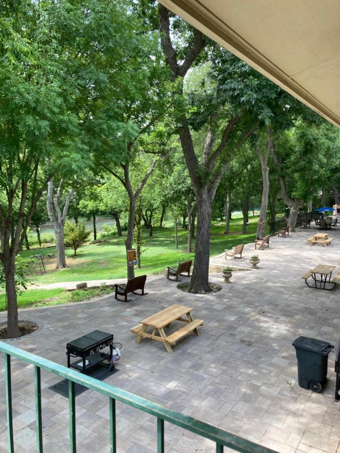 Horseshoe Riverside Lodge Каньон-Лейк Экстерьер фото